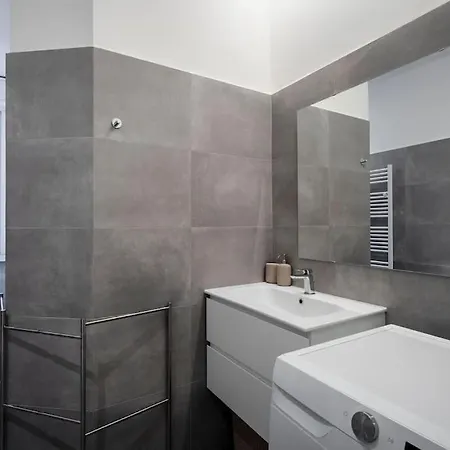 アパート Quadrilocale Metro5 Istria 3 Bedrooms ミラノ