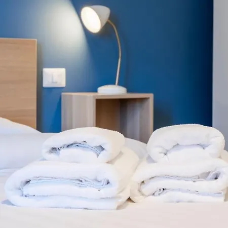 アパート Quadrilocale Metro5 Istria 3 Bedrooms ミラノ