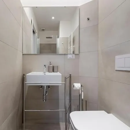 アパート Quadrilocale Metro5 Istria 3 Bedrooms ミラノ