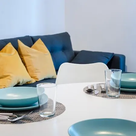 アパート Quadrilocale Metro5 Istria 3 Bedrooms ミラノ
