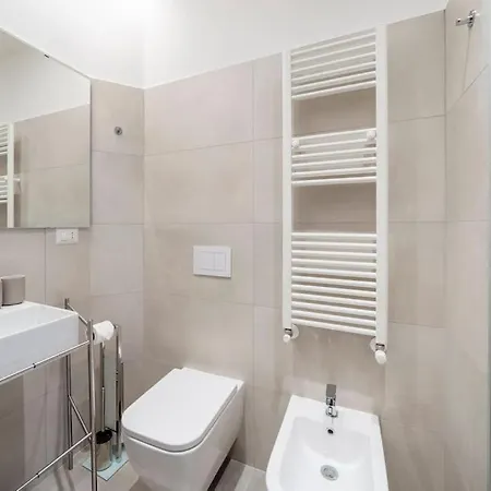 アパート Quadrilocale Metro5 Istria 3 Bedrooms ミラノ