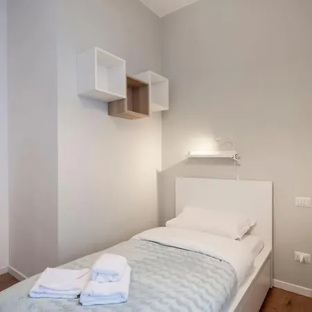 アパート Quadrilocale Metro5 Istria 3 Bedrooms ミラノ